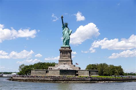 Statue of Liberty Pedestal vs. Crown: A Complete Comparison – Statue of ...