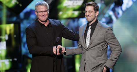 Brett Favre and Aaron Rodgers reunite at NFL awards show