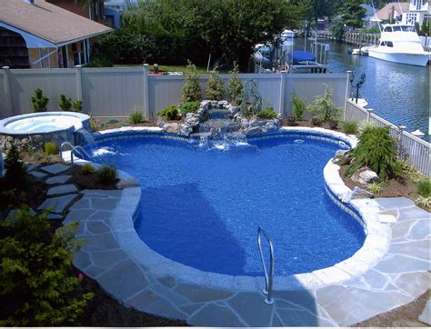 Swimming Pool Design for Your Beautiful Yard | HomesFeed