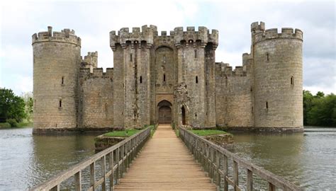 Secrets of Medieval Castles: Why Castle Stairwells Are Built Clockwise ...