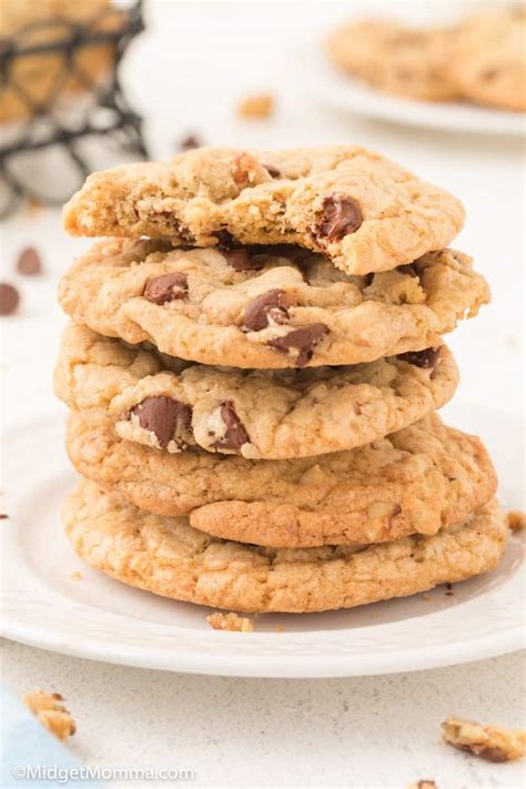 Walnut Chocolate Chip Cookies • MidgetMomma