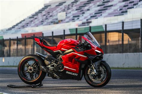 Top 87+ about ducati panigale v4 wallpaper - Billwildforcongress