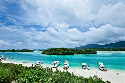 Kabira Bay Beach, Ishigaki Island, Okinawa, Japan - Pinlovely