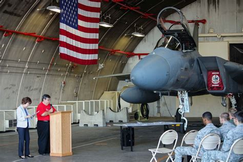 67th FS honorary commander meets dedicated crew chiefs > Kadena Air ...