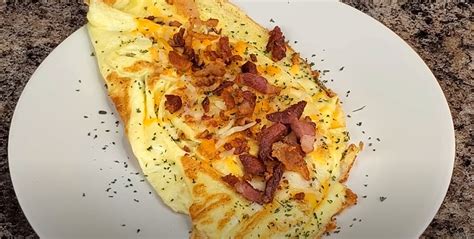 Tomato, Cheese, and Bacon Omelette Recipe - Recipes.net