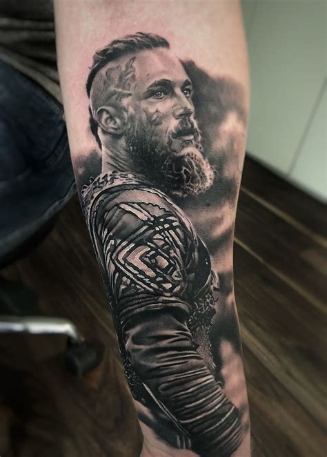 Vikings Ragnar Lodbrok Tattoo | Tatuaje vikingo, Tatuajes vikingos ...