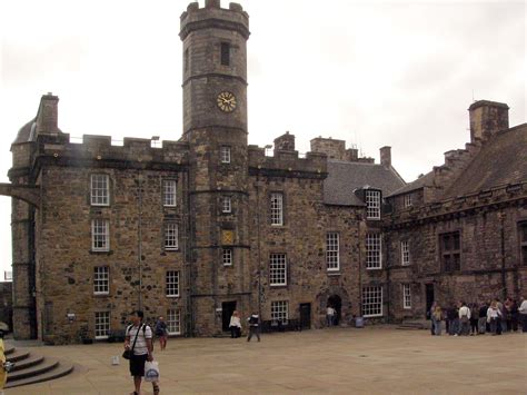 File:Edinburgh-Castle.jpg - Wikipedia