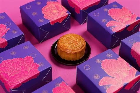 20 Gorgeous Mooncake Packaging Designs | Dieline | Moon cake, Packaging ...