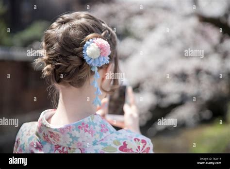 Cherry blossoms in Gion Kyoto Stock Photo - Alamy