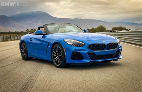 2019 BMW Z4 looks awesome in Misano Blue