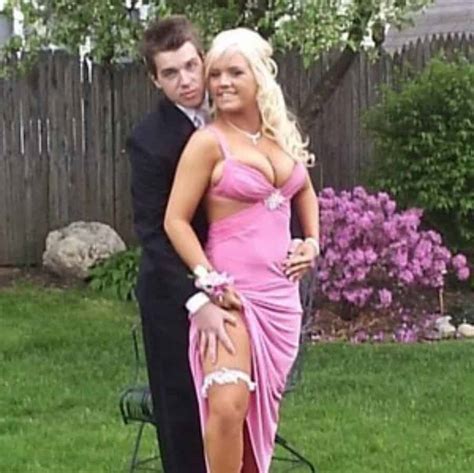 10 Of The Most Hilariously Awkward Prom Photos You've Ever Seen