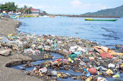 Sampah Menggunung hingga Terumbu Karang Rusak