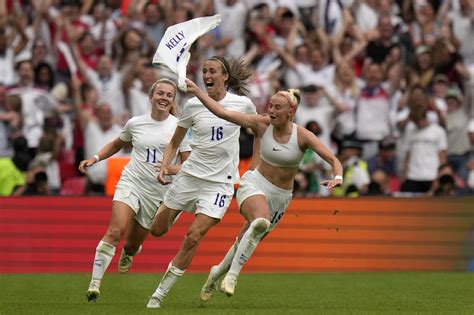 Women's Euro 2022: England beats Germany in extra time : NPR