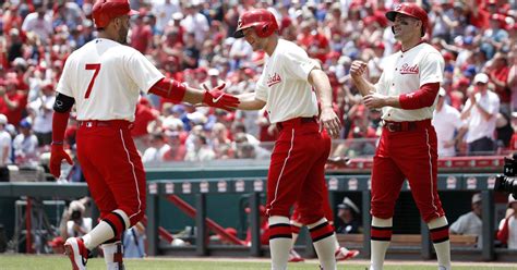 Cincinnati Reds wear 1936 throwback uniforms