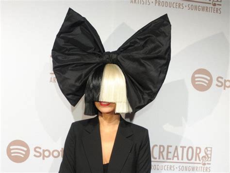 Ever wondered what Sia looks like underneath all that hair? | Sia ...