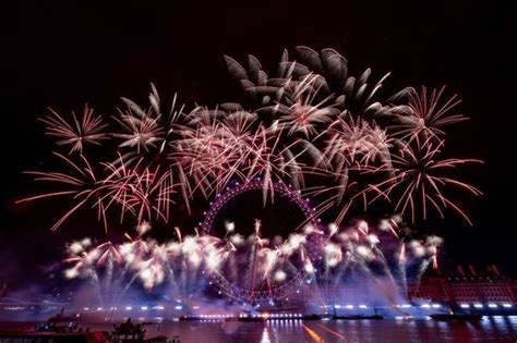 Stunning footage shows London’s skyline lit up by fireworks - but not ...