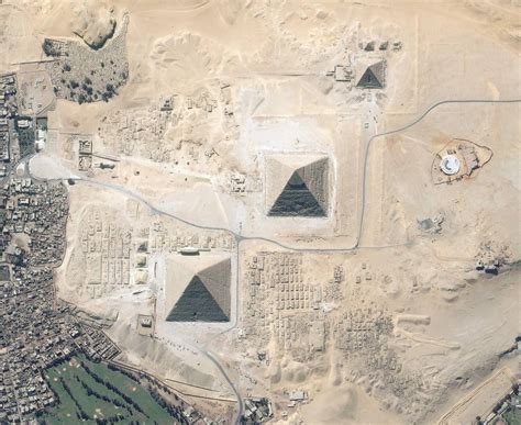 Aerial of the pyramids at Giza : pics