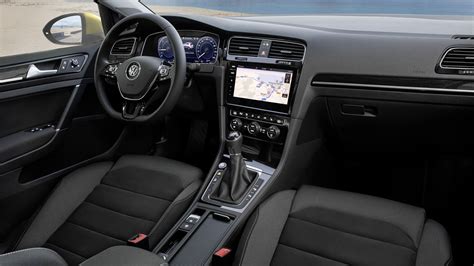 Volkswagen Golf (Mk7) Interior Layout & Technology | Top Gear