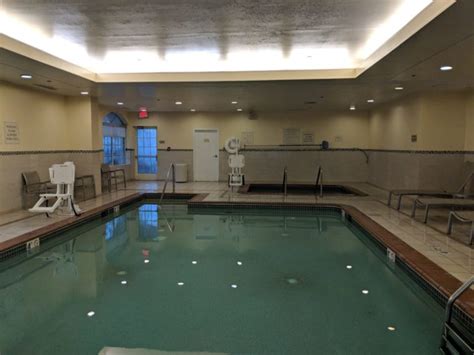 20 Best Hotels in Williamsburg VA with Indoor Pools | Green Vacation Deals