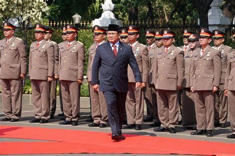 5 Momen Menarik saat Prabowo Dilantik Jadi Menteri Pertahanan ...