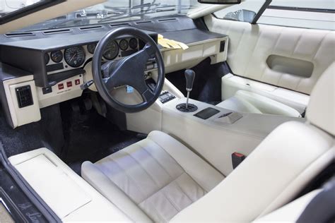 Descubrir 119+ imagen interior lamborghini countach - Abzlocal.mx