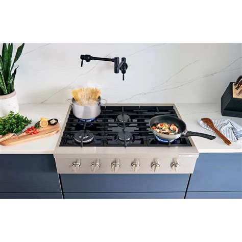 Bosch 36" Gas Cooktop with 6 Burners in Stainless Steel | Nebraska ...