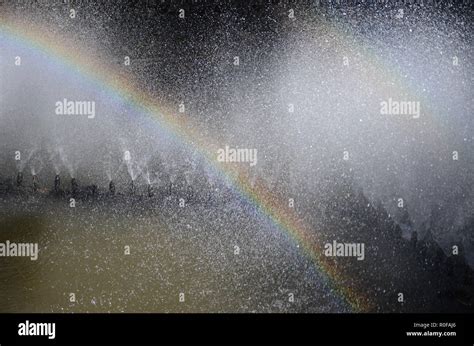 Light refraction water hi-res stock photography and images - Alamy