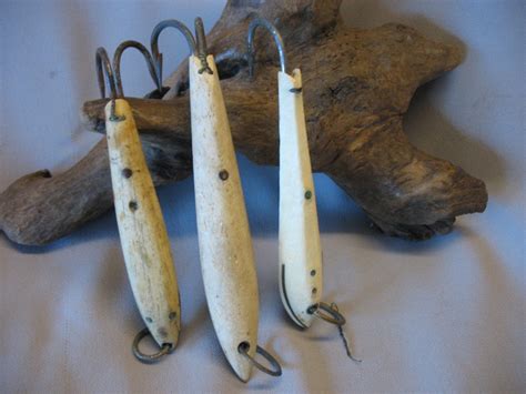 3 VINTAGE OLD SALTWATER TUNA FISHING BONE JIG LURES 1 MADE IN OCCUPIED ...