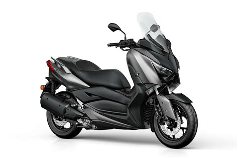 Yamaha Introducing New X-MAX 300 Scooter - autoevolution