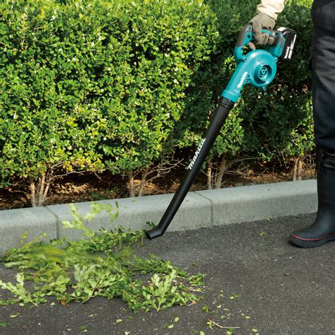 Makita 18V LXT Cordless Leaf Blower Body Only | Toolstation