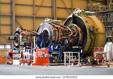 Jet Engine Remove Aircraft Airplane Maintenance Stock Photo 1278250561 ...