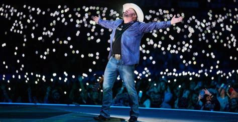 Country legend Garth Brooks announces new residency in Las Vegas | Listed