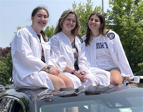 Rock North Seniors Parade Through Newtown To Celebrate Graduation ...