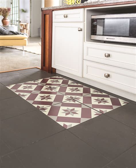 flooradorn.comRed Barn Quilt — FloorAppiques.com