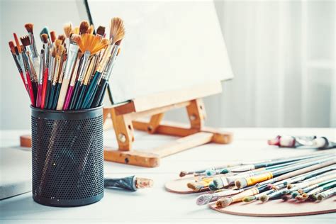 9 of the Best Paint Brushes for Artists of All Skill Levels