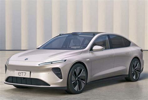 NIO ET7 Electric Sedan with 621-Mile Range Unveiled, Set to Take on ...