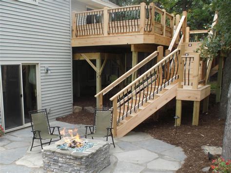 Deck Stairs and Steps | HGTV