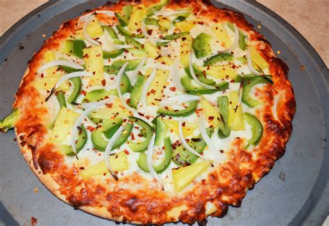 Siri's Kitchen: Pineapple Topping Pizza