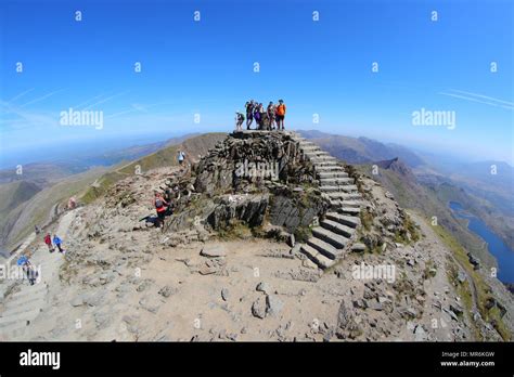 Snowdon Summit - North Wales Tourist Hotspot Stock Photo - Alamy