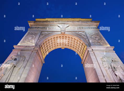 Washington square park arch hi-res stock photography and images - Alamy