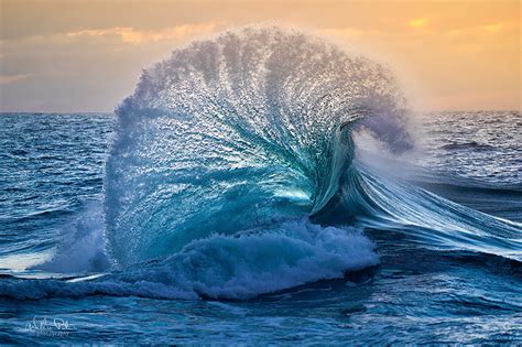 92 Majestic Wave Photos That Capture The Beauty Of Breaking Waves ...