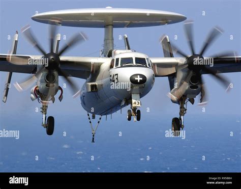 E 2c hawkeye landing hi-res stock photography and images - Alamy