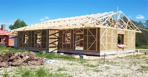 The straw bale house: Sustainable building with natural raw materials