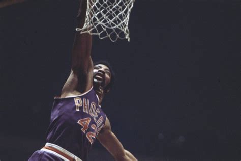 Basketball Great Connie Hawkins Dies at 75 - WSJ