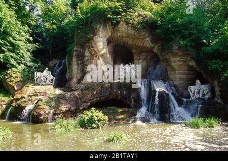 Statues in the Garden at the Palace of Versailles Stock Photo - Alamy