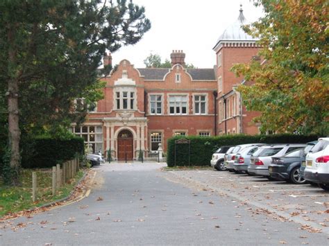 Oakwood House, Maidstone © Chris Whippet cc-by-sa/2.0 :: Geograph ...