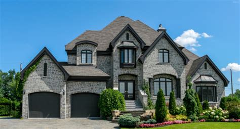 Luxury Suburban House Exterior In Summer Stock Photo - Download Image ...