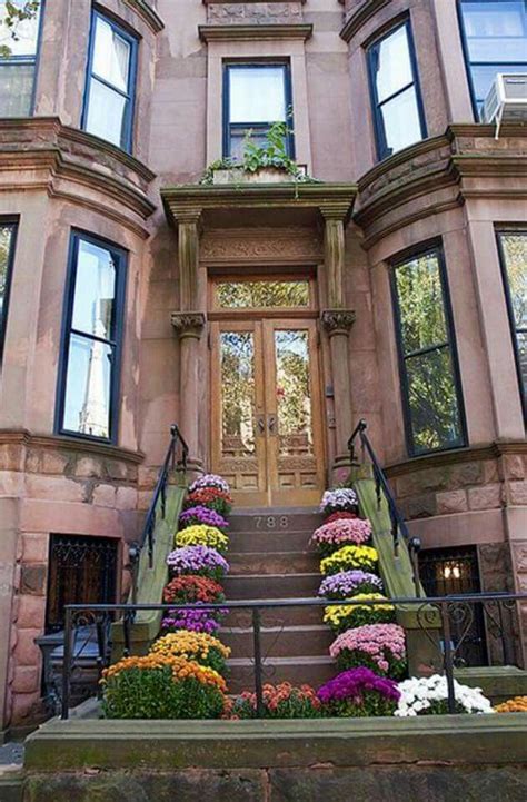 Pin by Marlene Dellazeri on ESCADAS | Brownstone homes, Nyc brownstone ...