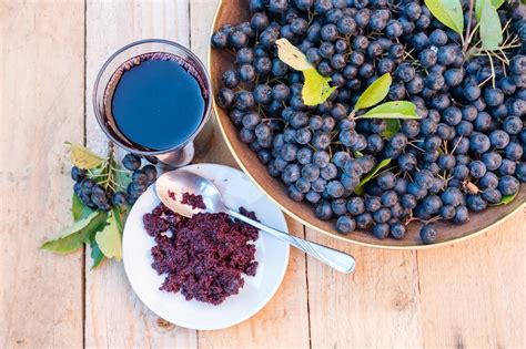 Aronia Berry (Chokeberry): Health Benefits and More