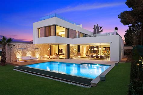 A Resort-Like Experience Was Designed For This Modern Mediterranean Home